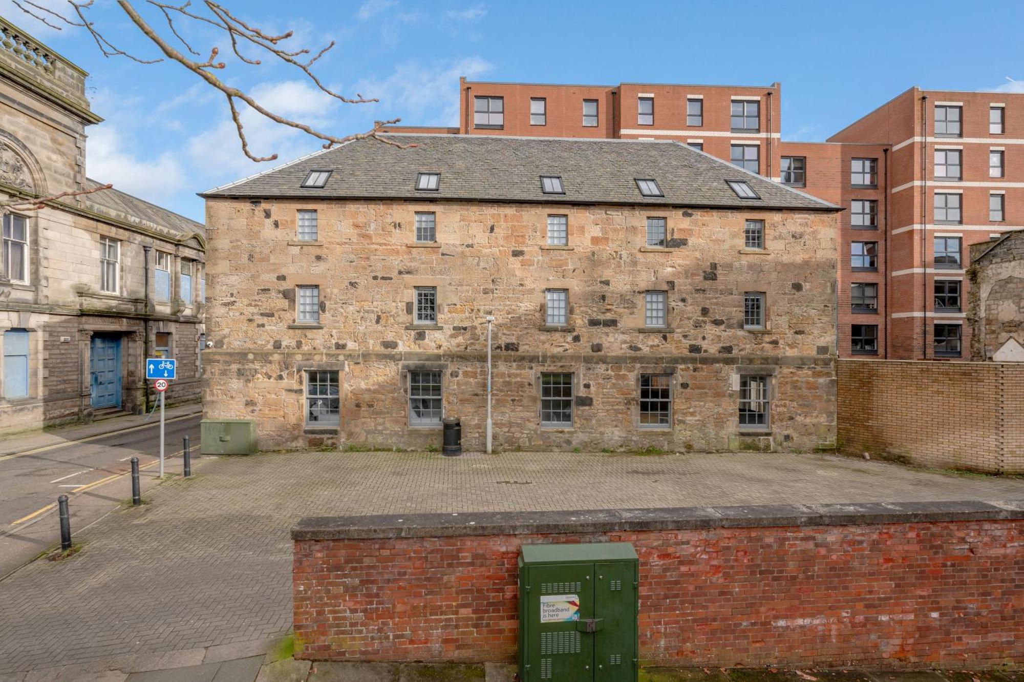312 Reids Corner - By Staydunfermline * Dunfermline