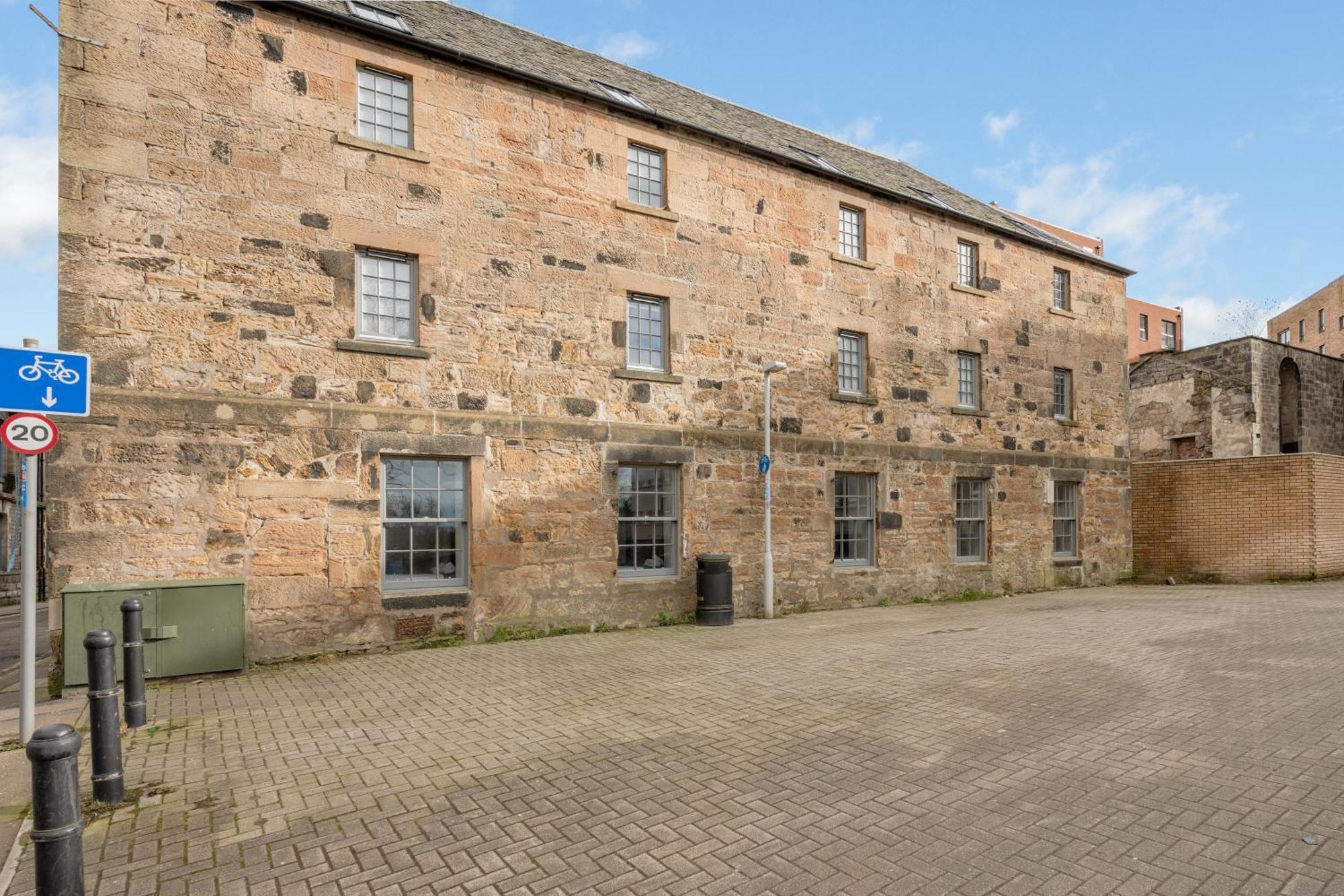 312 Reids Corner - By Staydunfermline * Dunfermline